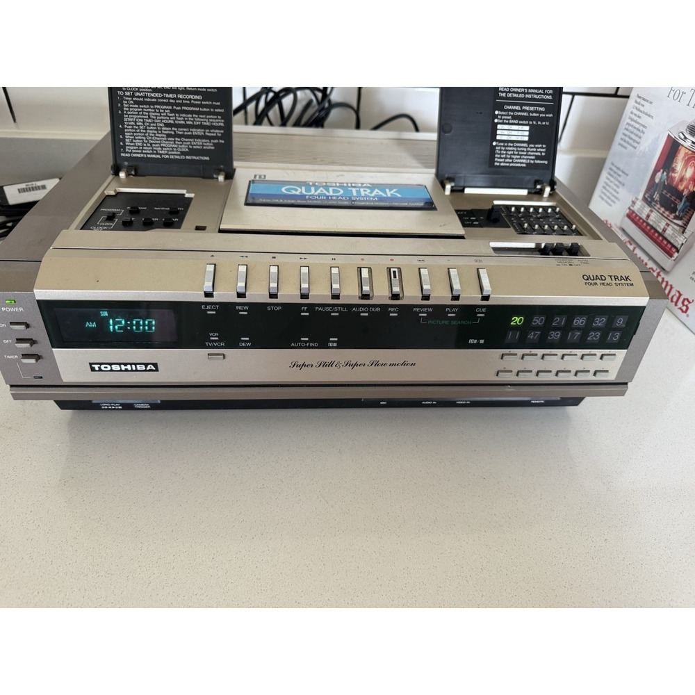 1981 Toshiba Betamax Video Cassette Recorder Model V-8500T. Rare…powers On